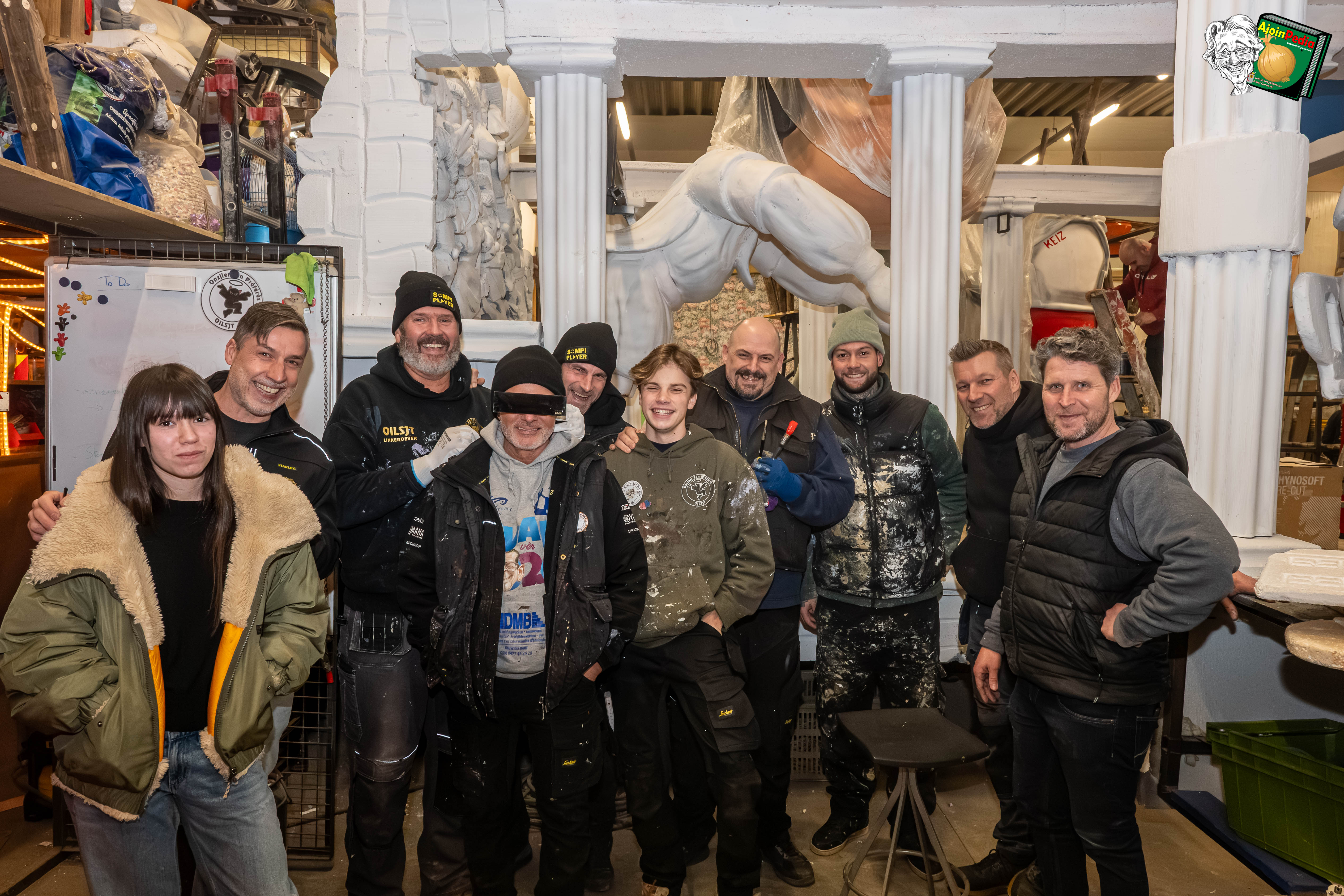 Aalst Carnaval 2026 - Stoetthema AKV Onzjier Zèn Préférés: 'Al 50 joor doet Zorba zen devoeiren, dormei smoiten weir na me zèn taloeiren'