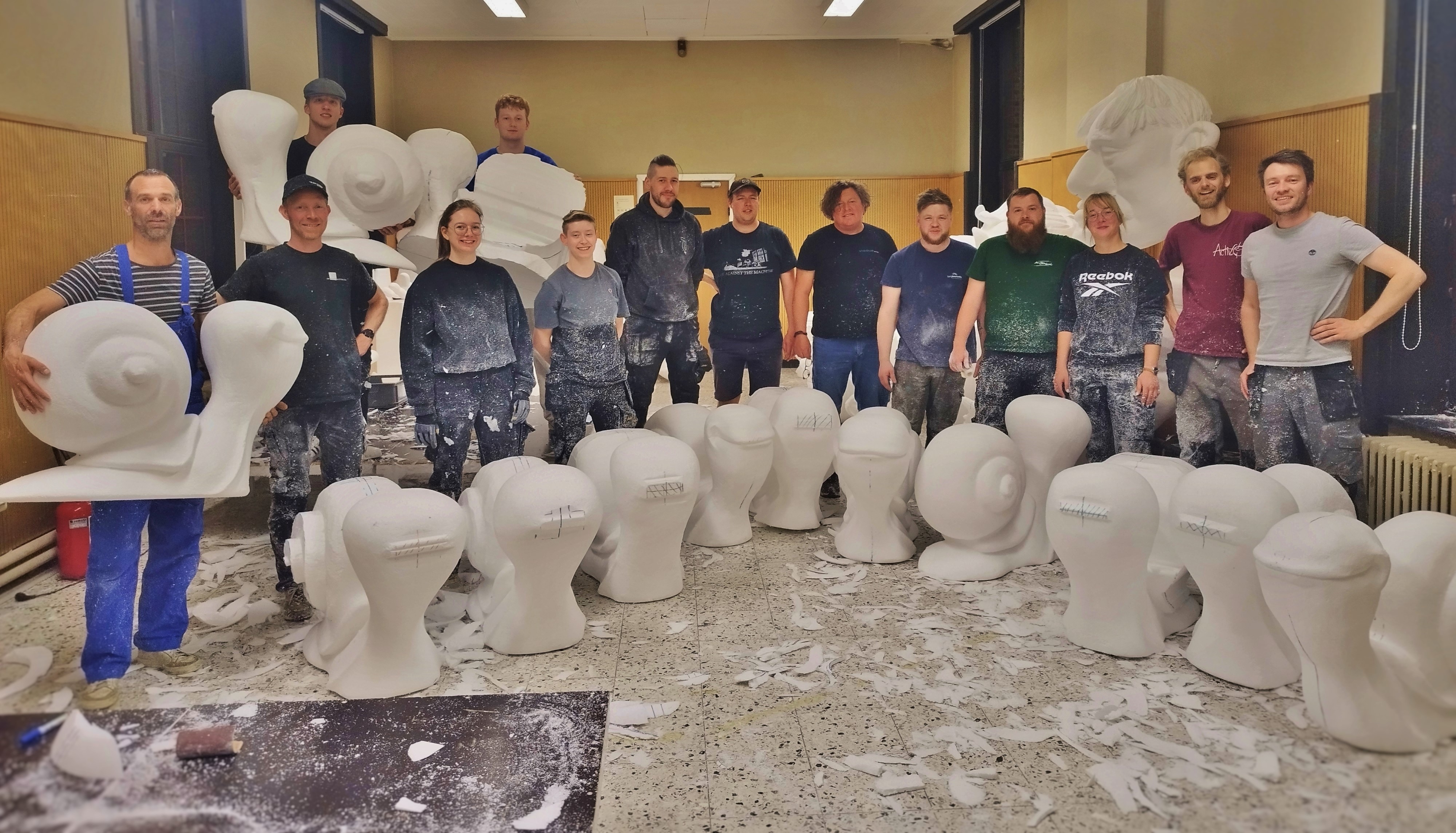 Aalst Carnaval - Bezoek aan de 'Aalsterse Academie voor Carnavalskunsten: cursus Werken met Piepschuim (Isomo)'!