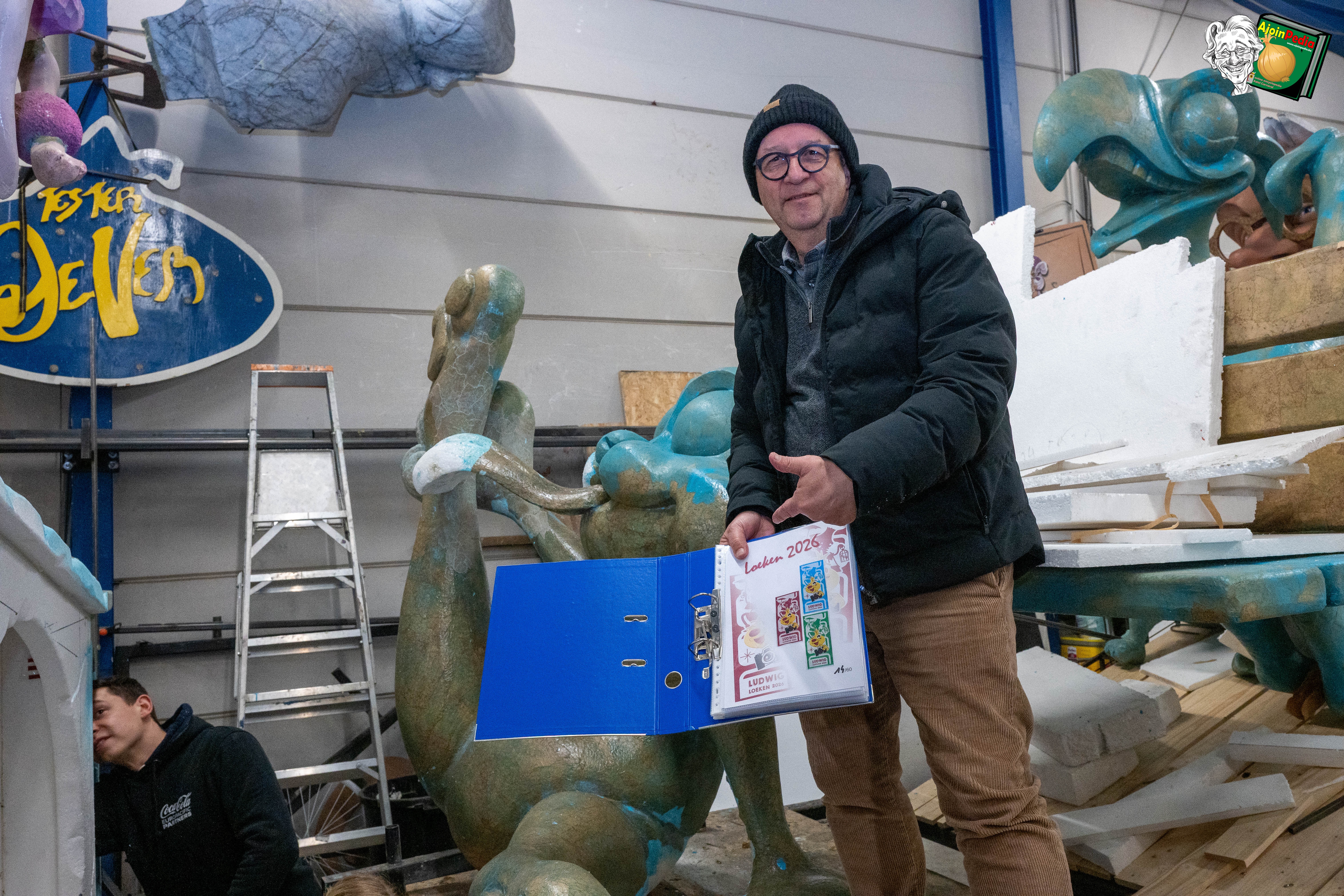 Aalst Carnaval 2026 - 'Ludwig (Loeken) verkoopt opnieuw lintjes & verzamelbladen t.v.v. WZC Ten Rozen! Steun jij ook dit goede doel?!