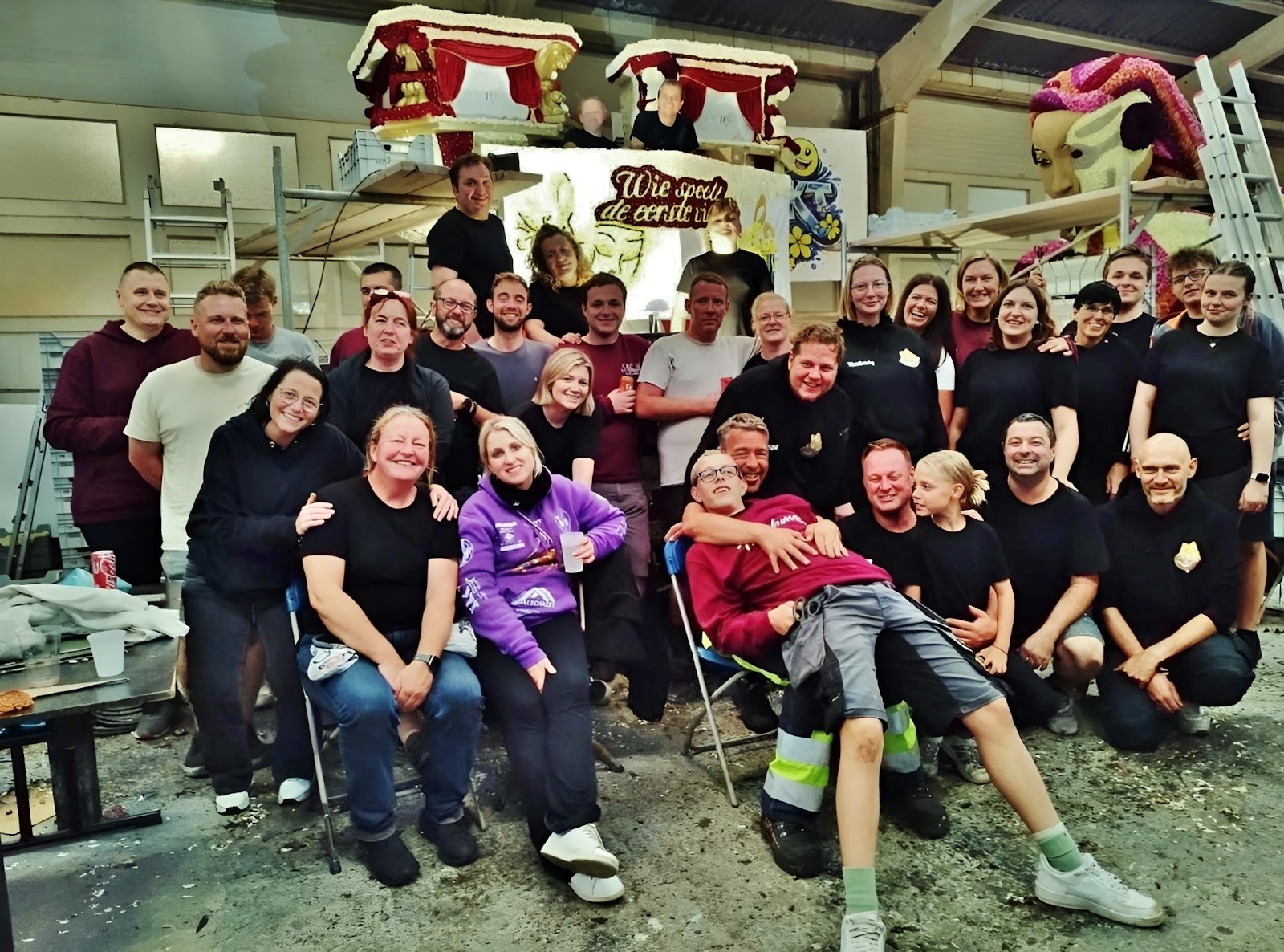 Bloemencorso Blankenberge 2026: Aalsterse Corsogroepen bebloemen hun wagens dankzij honderden helpende handen!