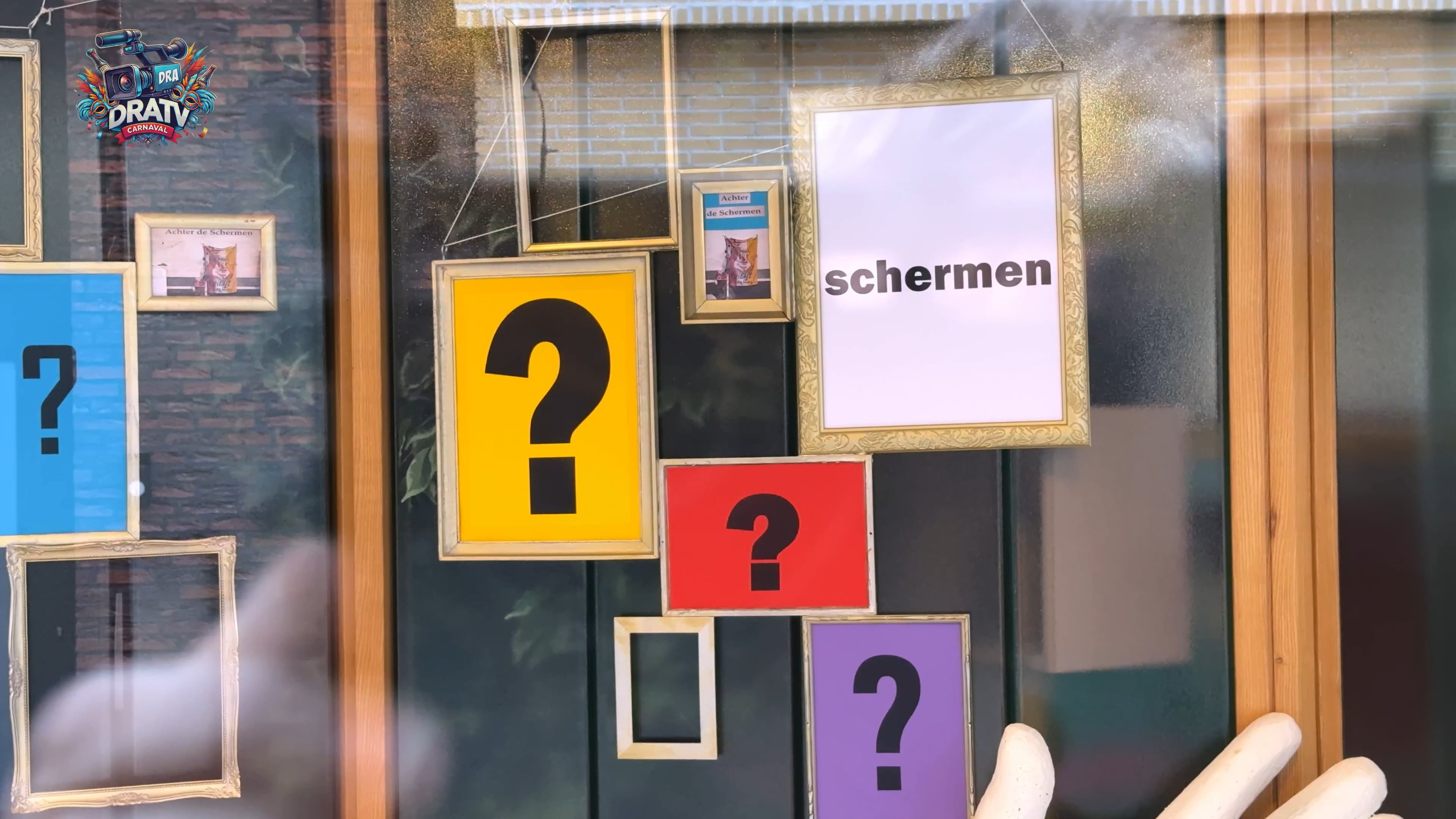 Reportage Oilsjt Carnaval achter de schermen door Oliva Bruggemans.