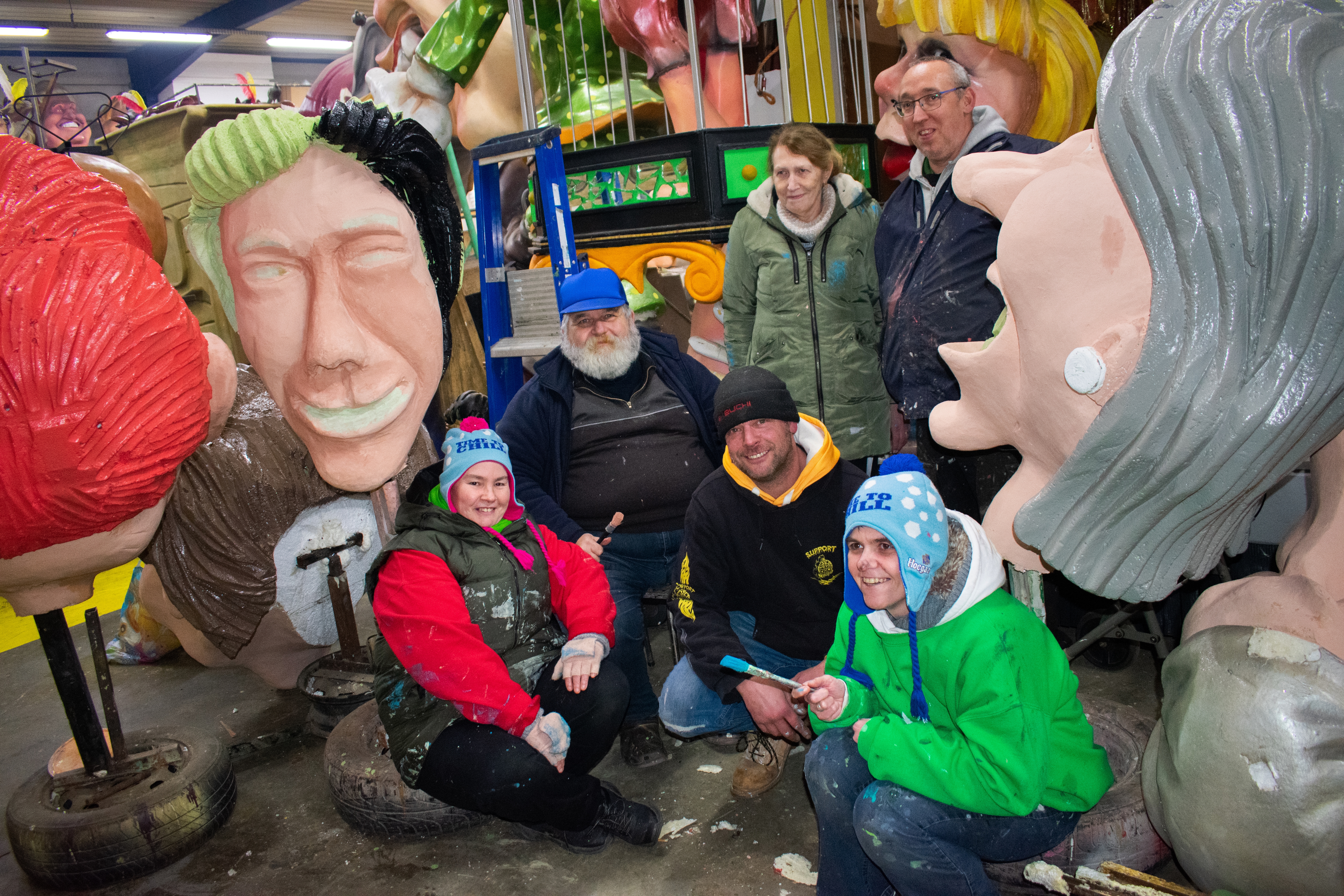 
Aalst Carnaval 2023 - Lekken en Plekken - 'Tes Altoid Pret In Dozje Zèn Kabinet'
