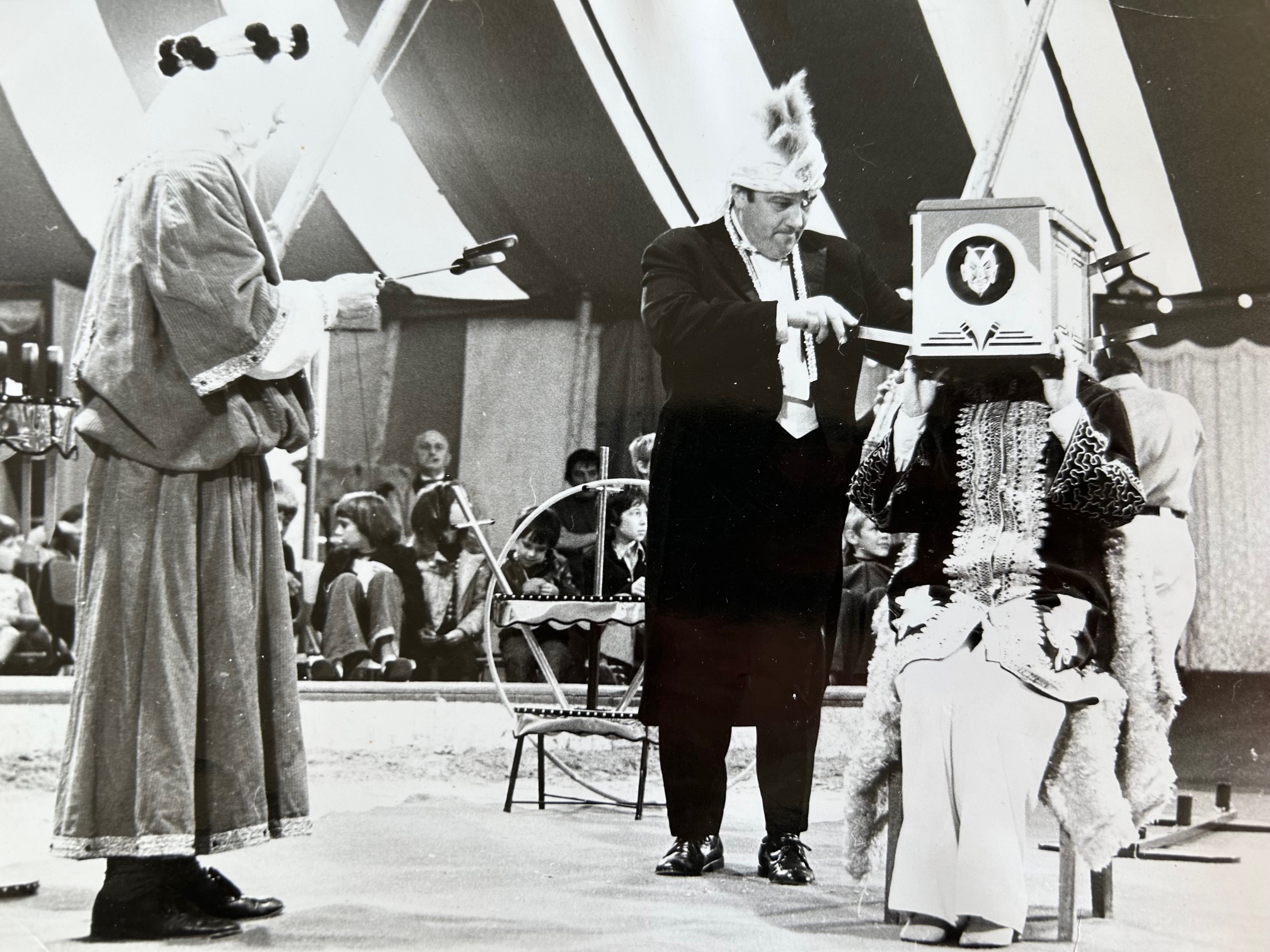 Aalst Carnaval - De Prinsencaemere (& gasten) brengen met 4e Zangpalois totaalspektal '‘t Es een Cirk in d’Ajoinenstad'!