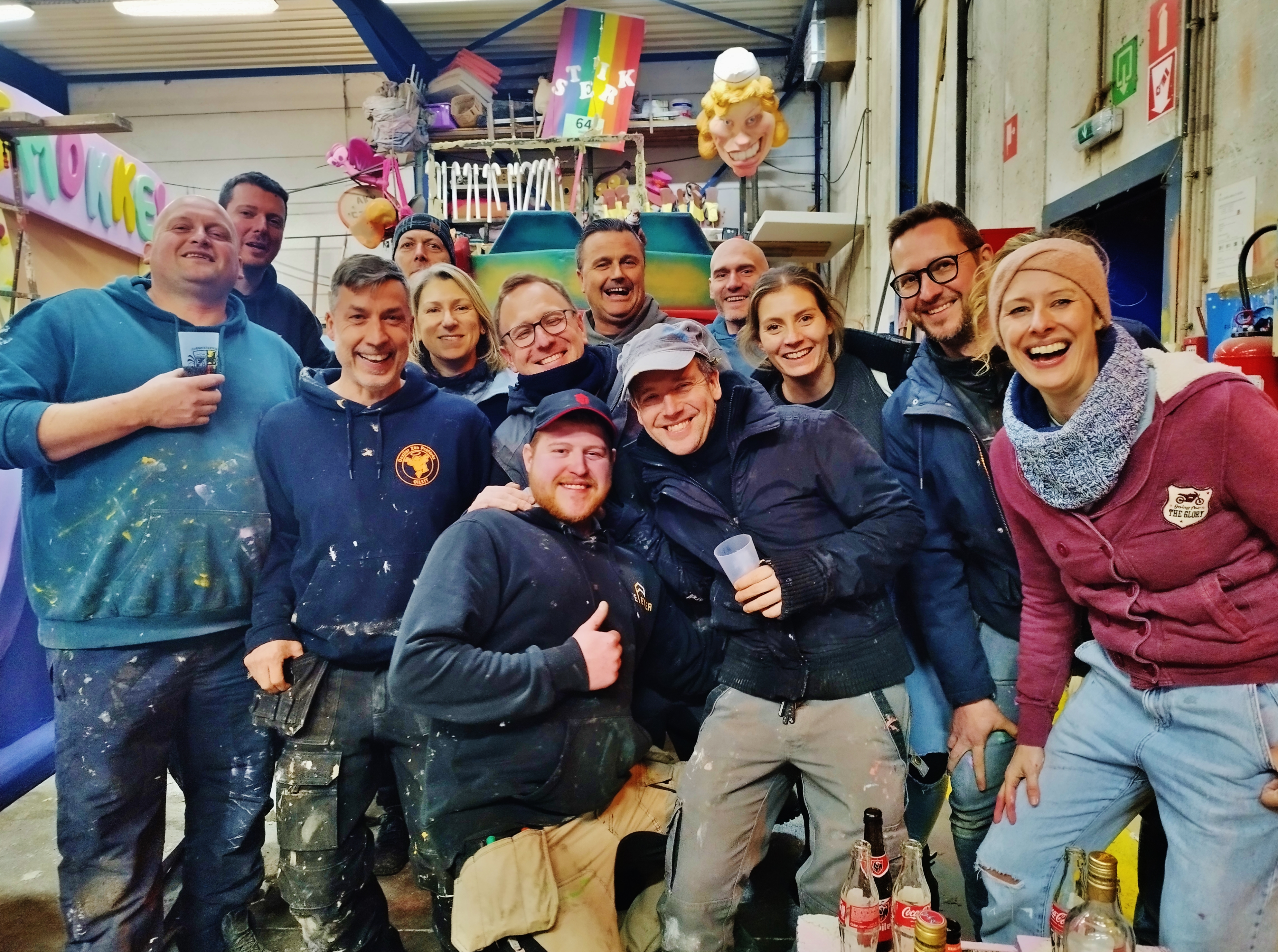 Aalst Carnaval 2025 - Stoetthema AKV Steirk: 'Metjen, wildje goi op onze kleinsjten passen binsjt de daugen?'