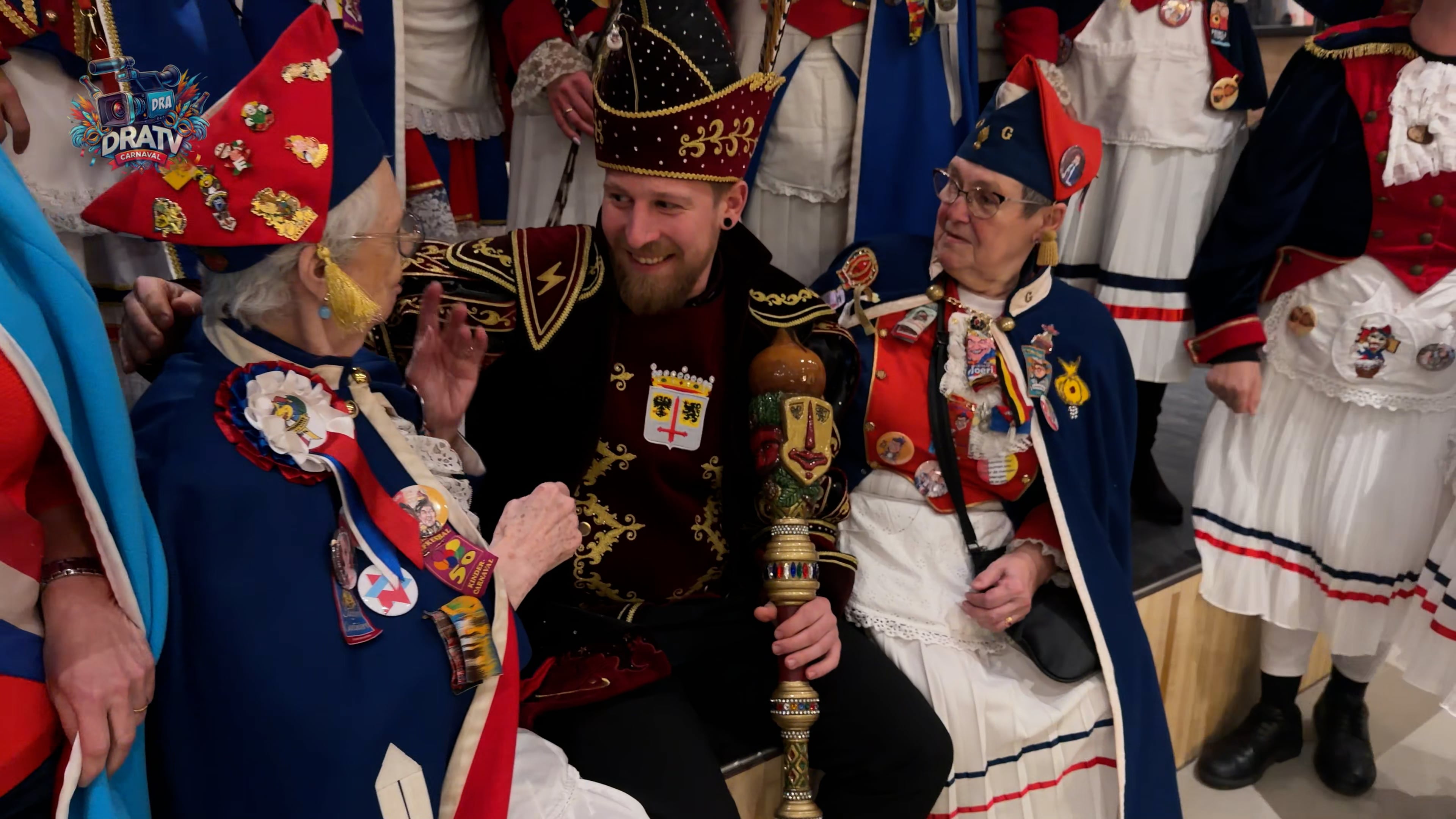 Carnaval komt er oon , tein zen de Cantinières van de Oude Garde op de boan.
