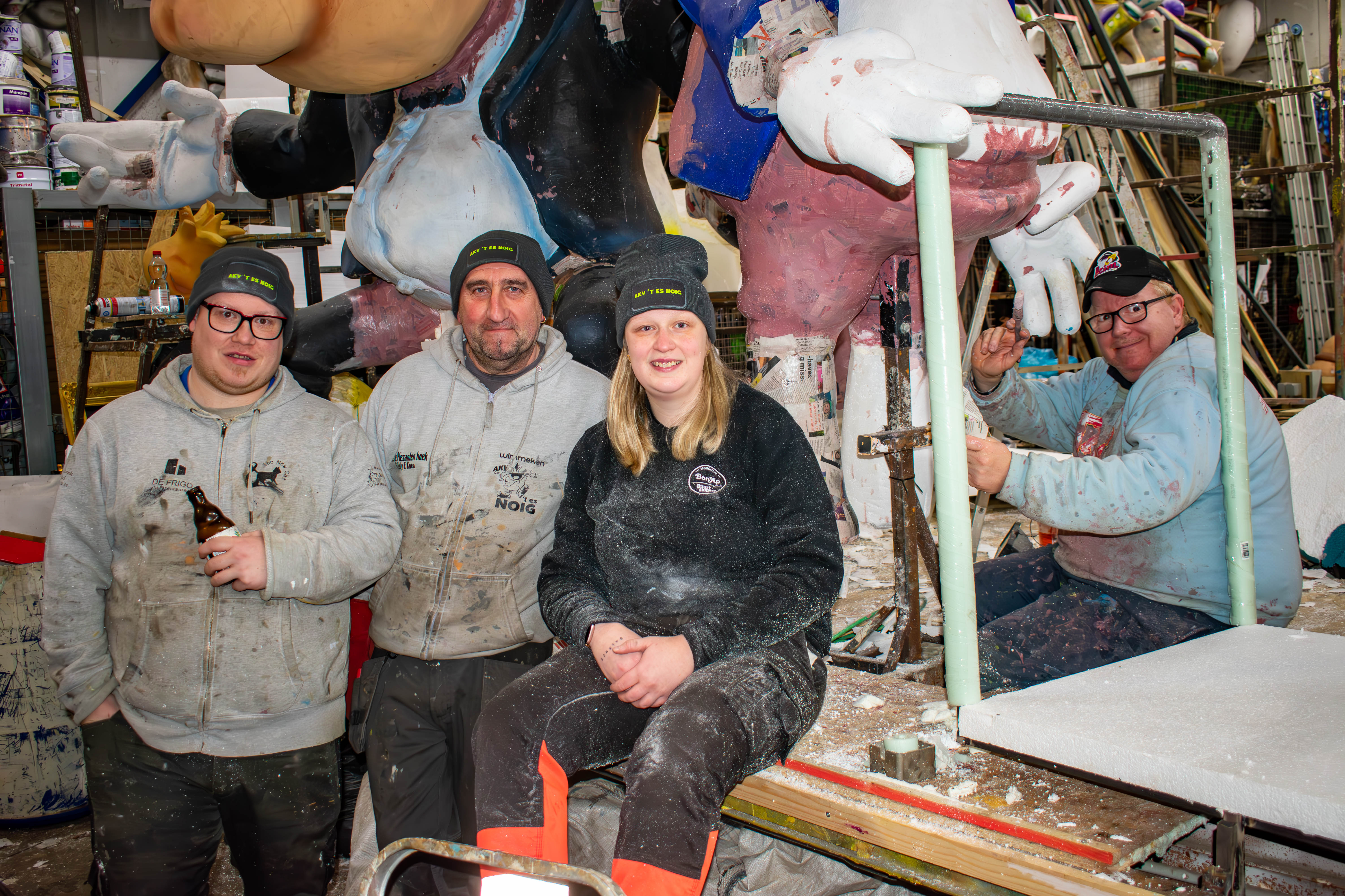 Aalst Carnaval 2025 - Stoetthema AKV 't Es Noig: '‘t Es fiest be de blaa, weg es de fils à papa'
