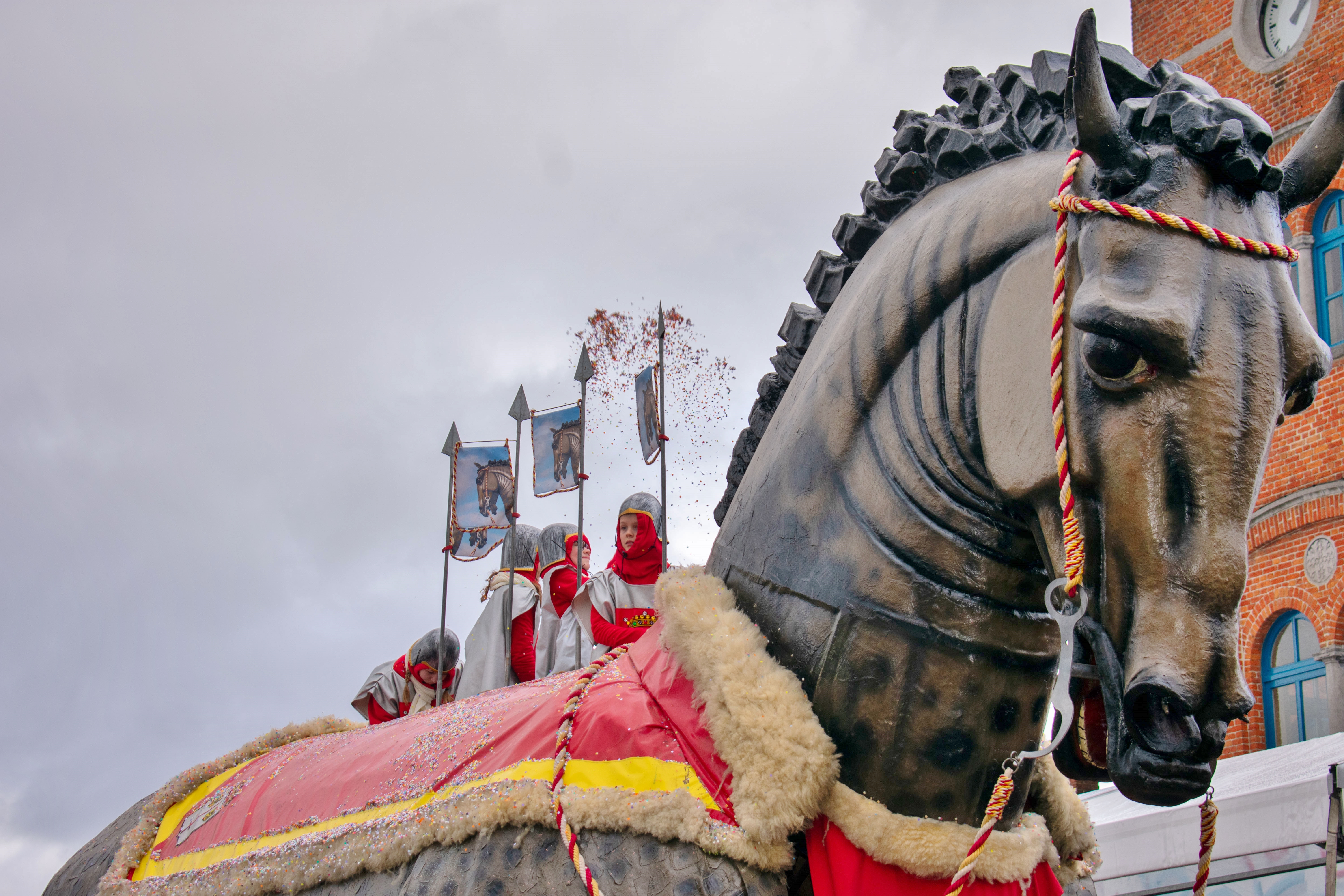 Aalst Carnaval 2025 - Wie wil een zitje op het Ros Balatum?