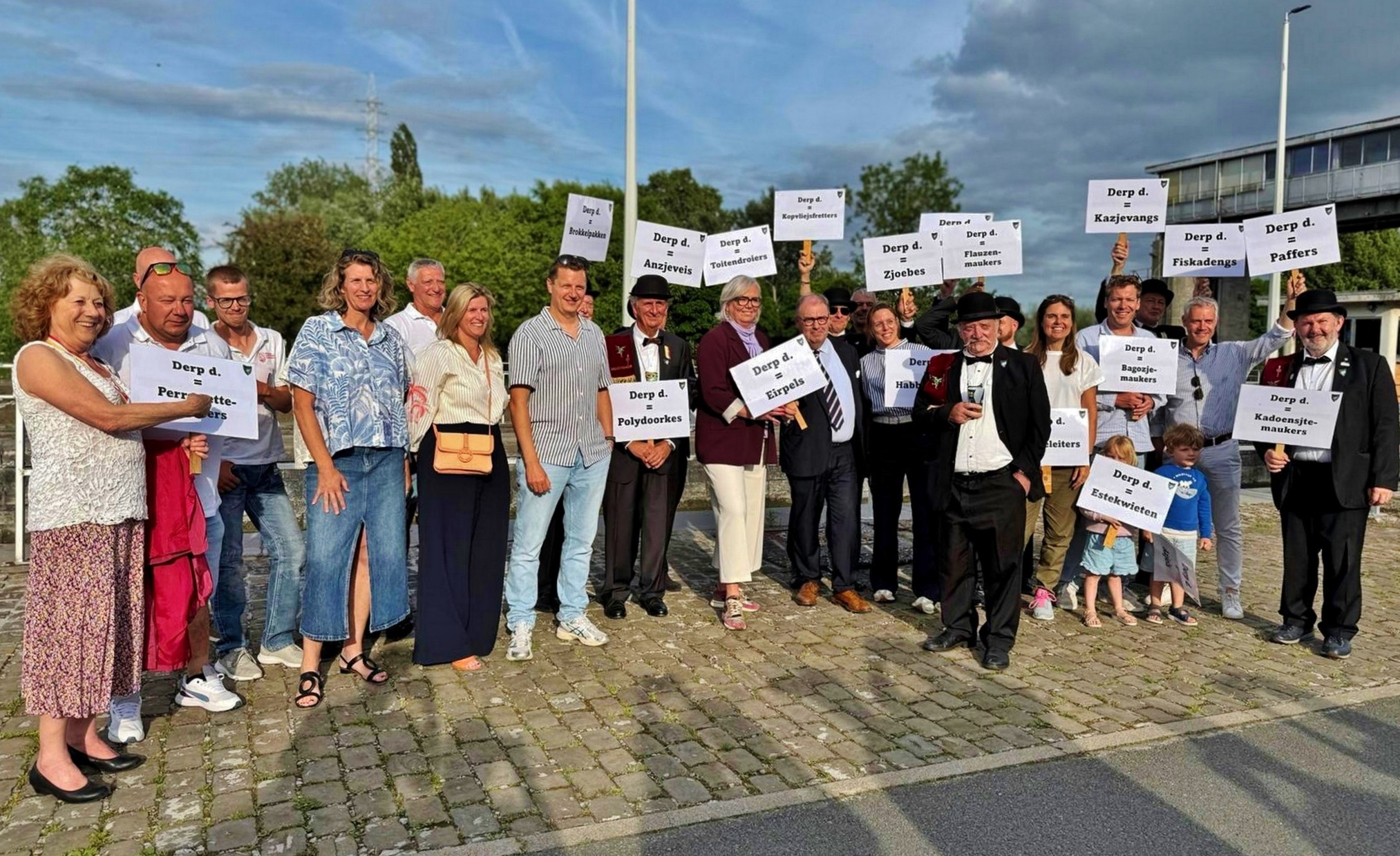 Eeuwenoude vete tussen Aalst en derp d. is voortaan Immaterieel Erfgoed, dankzij ‘De Grote Verzameling’ & De Draeckenieren!