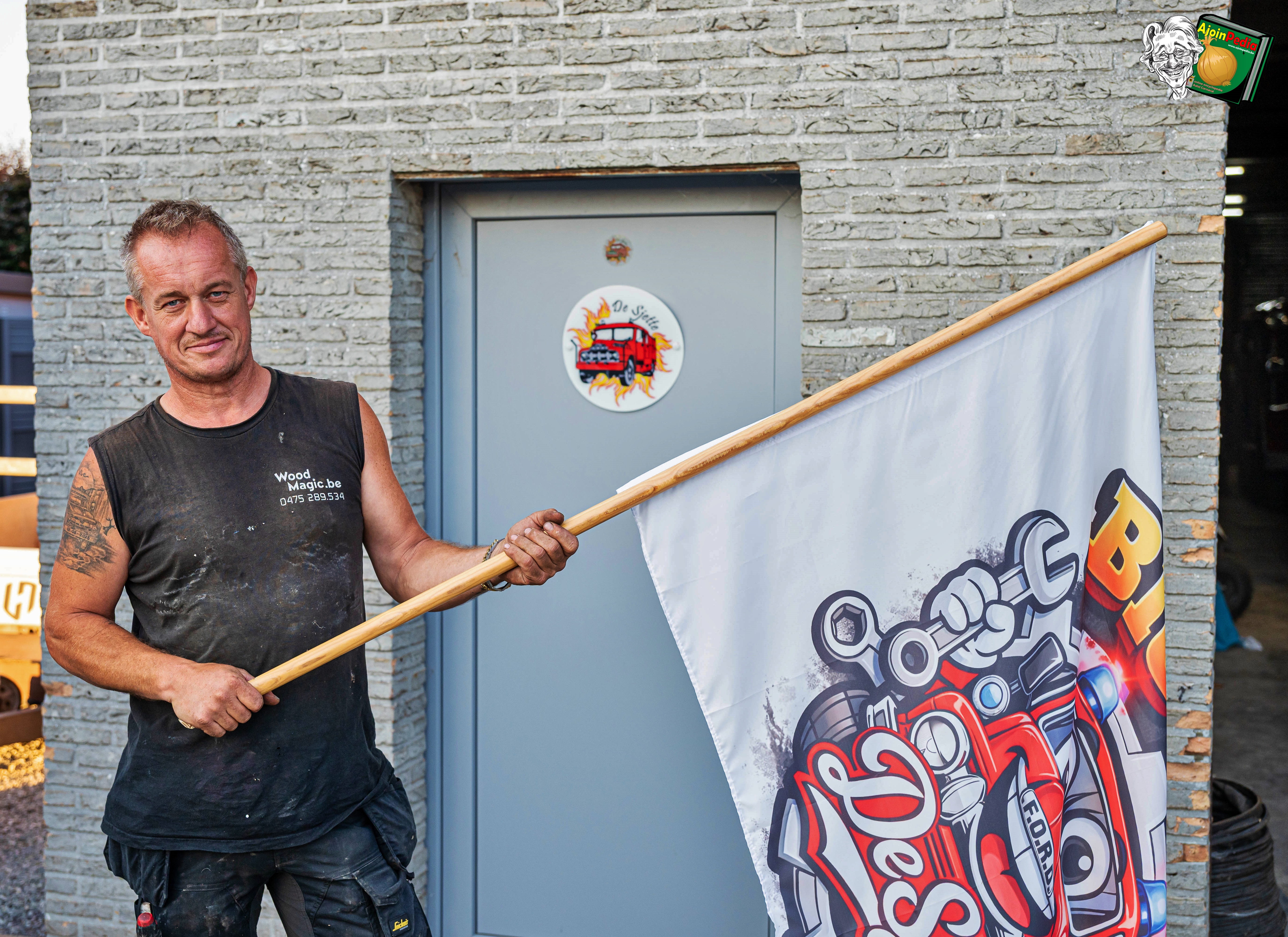Creatieve Carnavalisten - Kristof 'De Sjette' is al 30 jaar bezeten van Ford Big Job - Pompiers!