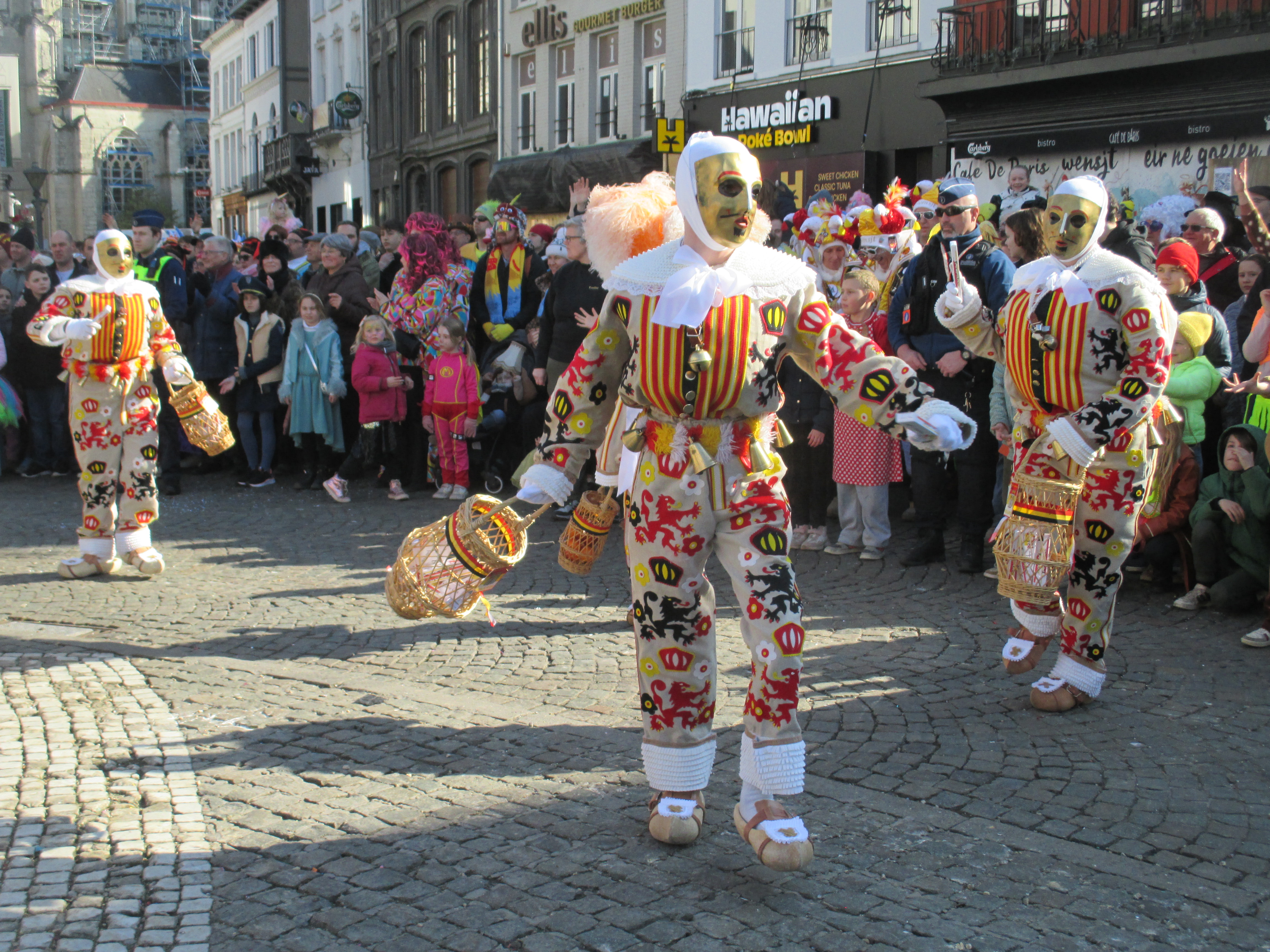 Aalst Carnaval 2025 - KM De Aalsterse Gilles verwelkomen de lente met hun Bezemdans- en Worp!