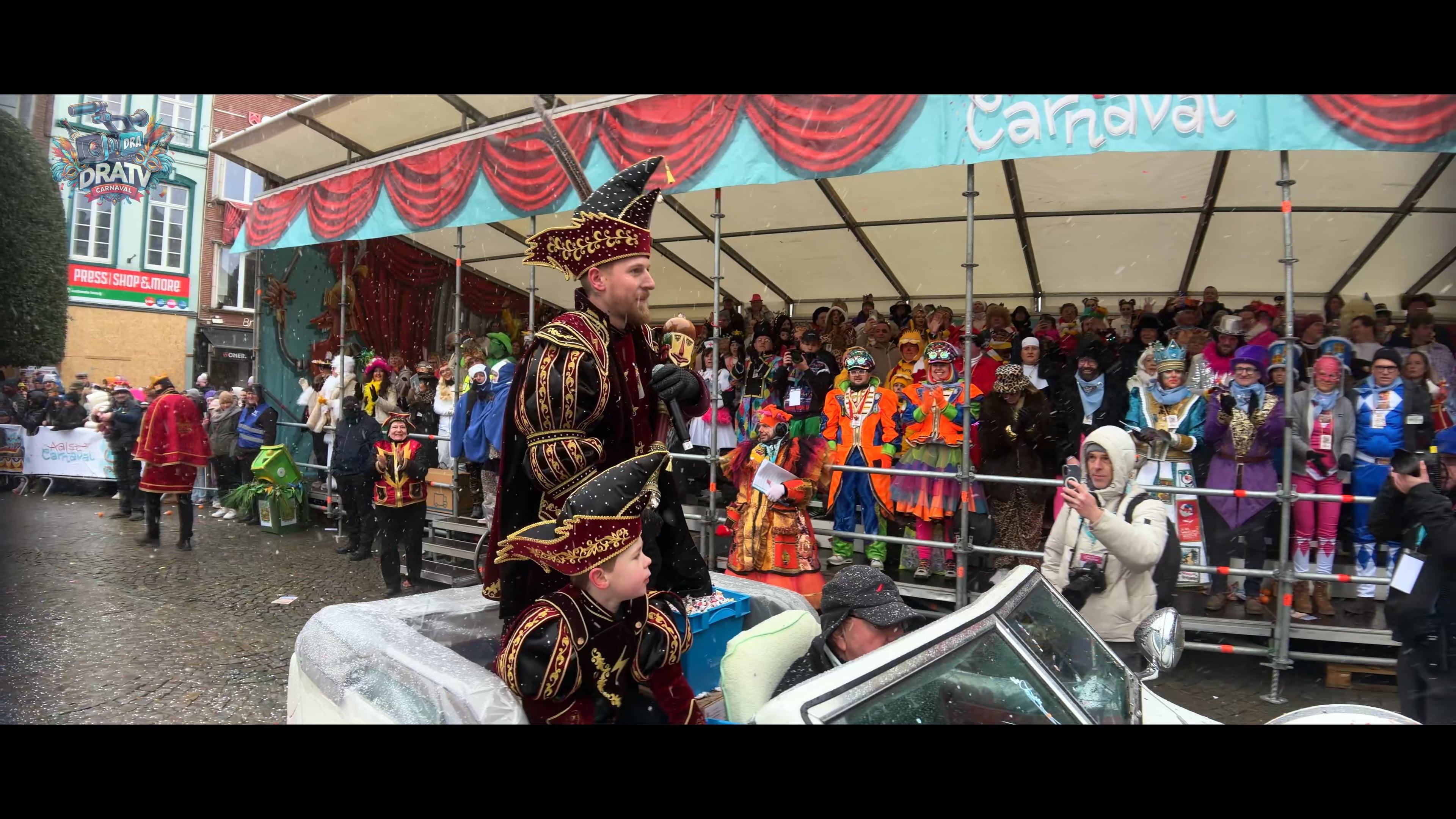 Het doel is bereikt, prinsj Joshy op de grote markt.