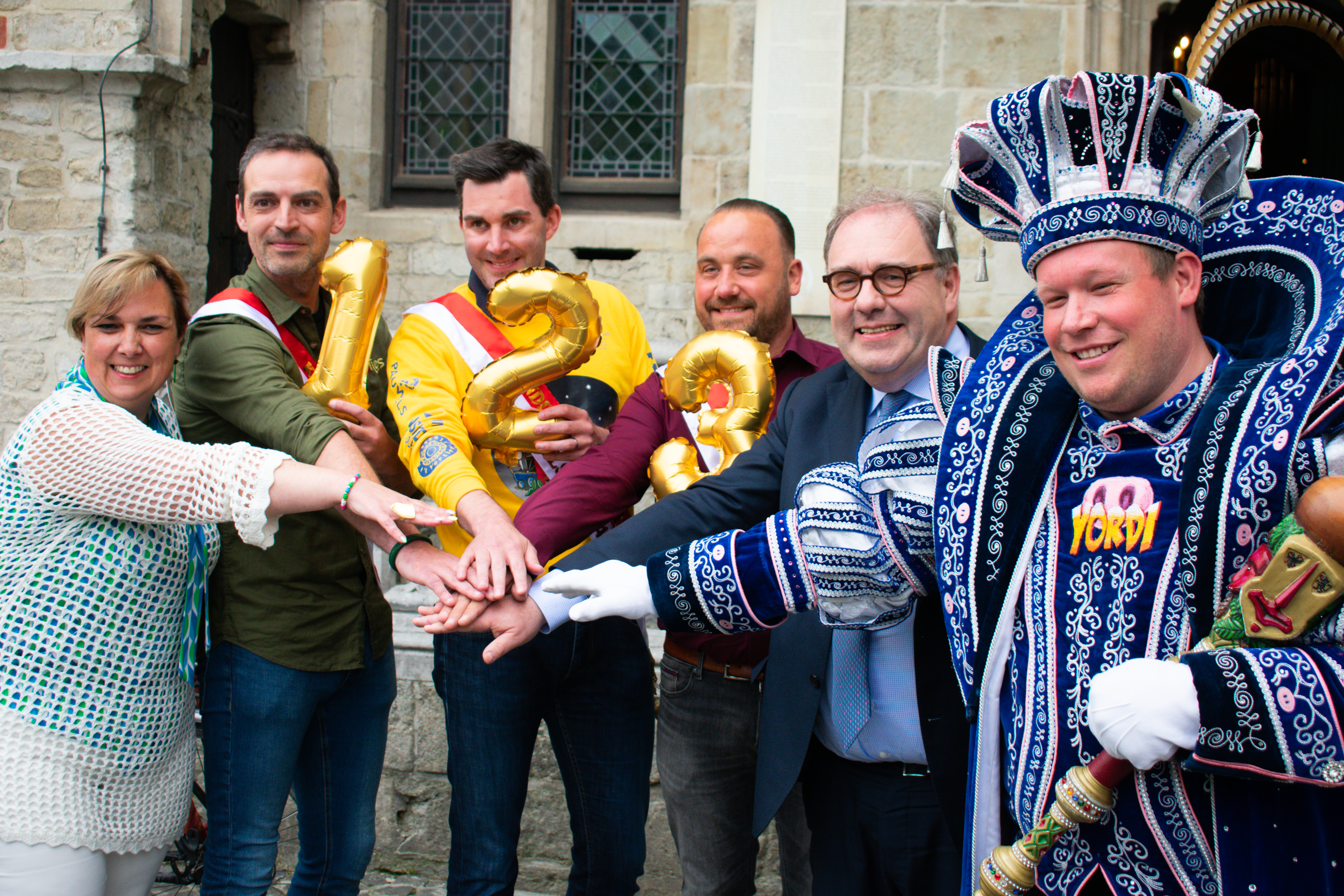 
Aalst Carnaval 2024 - Kandidaten-Prins Carnaval ontvingen hun lint én kennen volgorde optreden Prinsverkiezing! 
