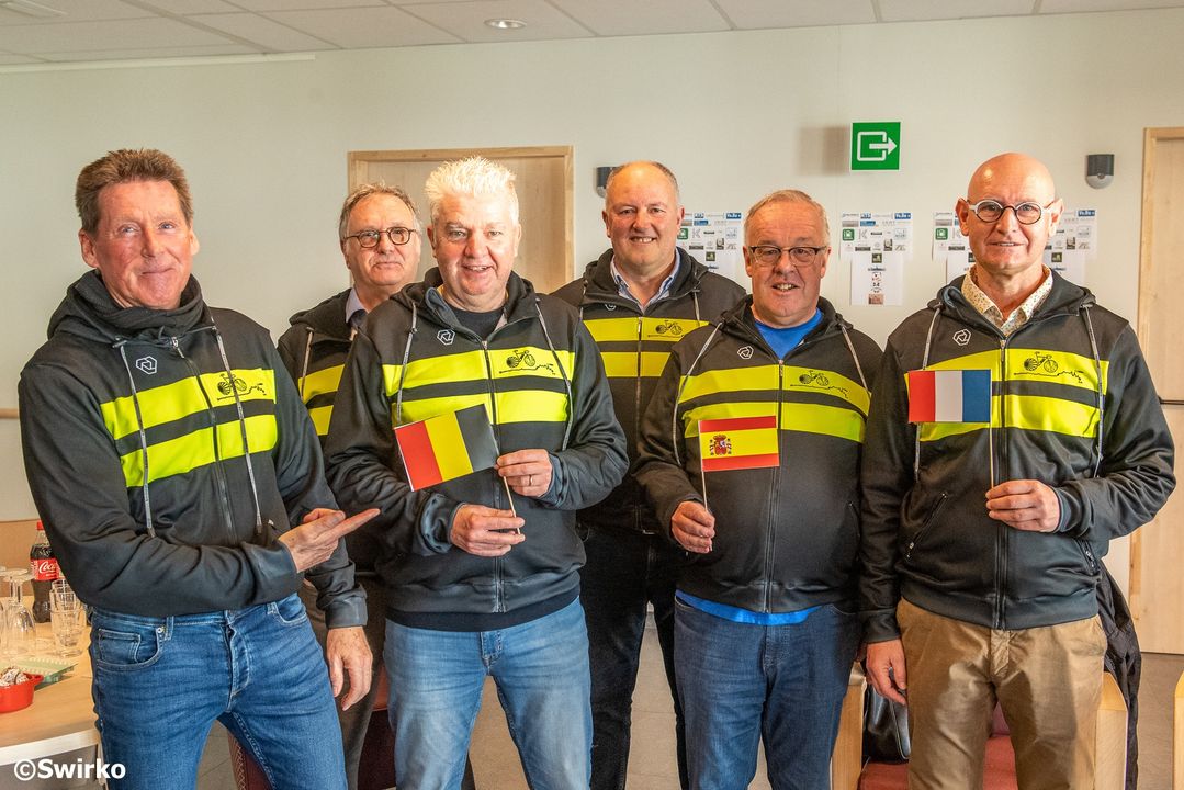 Rudi Van Keymolen, Jean Marc De Nil en Rudi Baeyens, drie gepensioneerde inspecteurs van politie Aalst,  gaan de uitdagi…