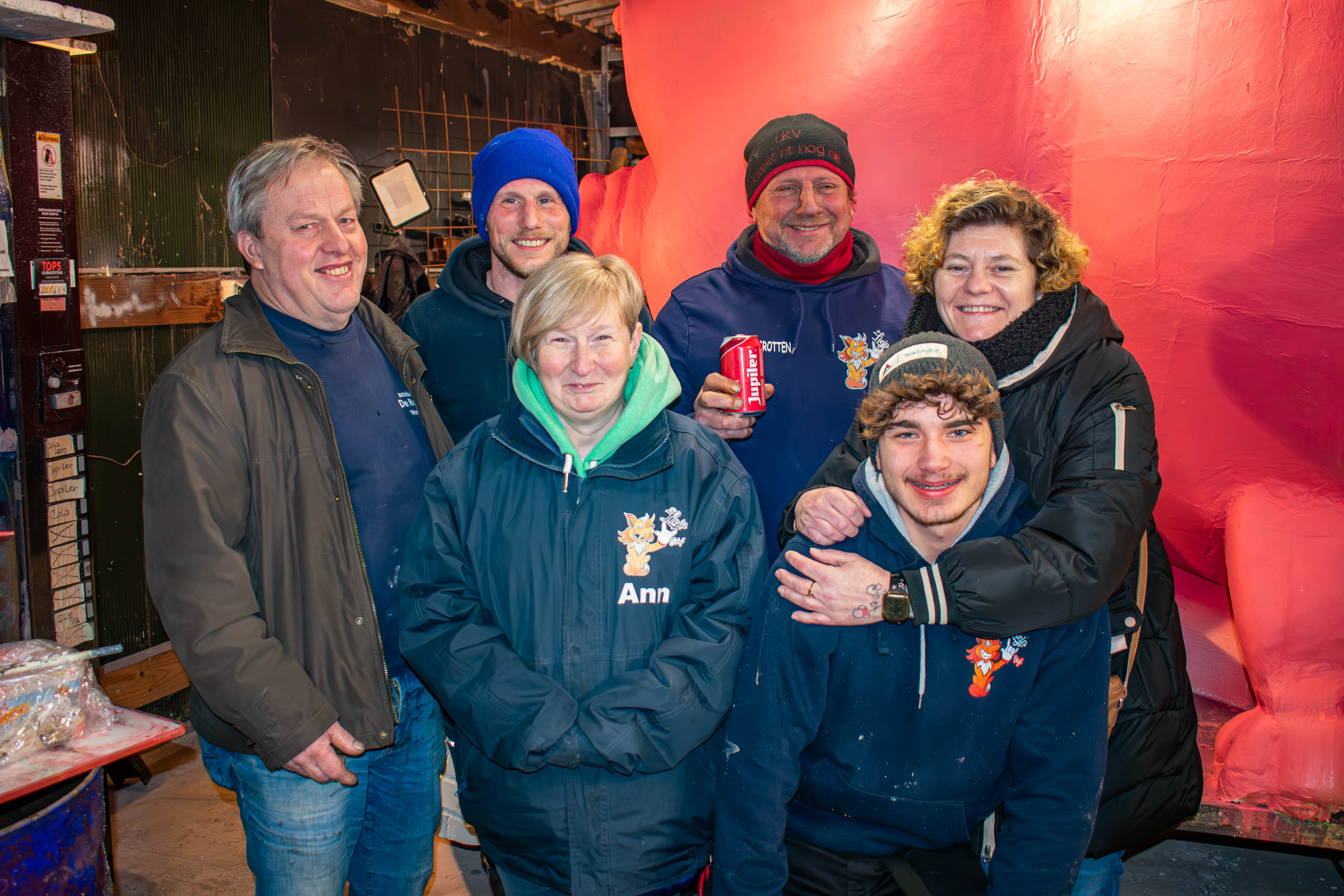 Aalst Carnaval 2025 - Stoetthema AKV Liejp: 'Mè of zonder eir tikt ons arlozje oeik voesj'