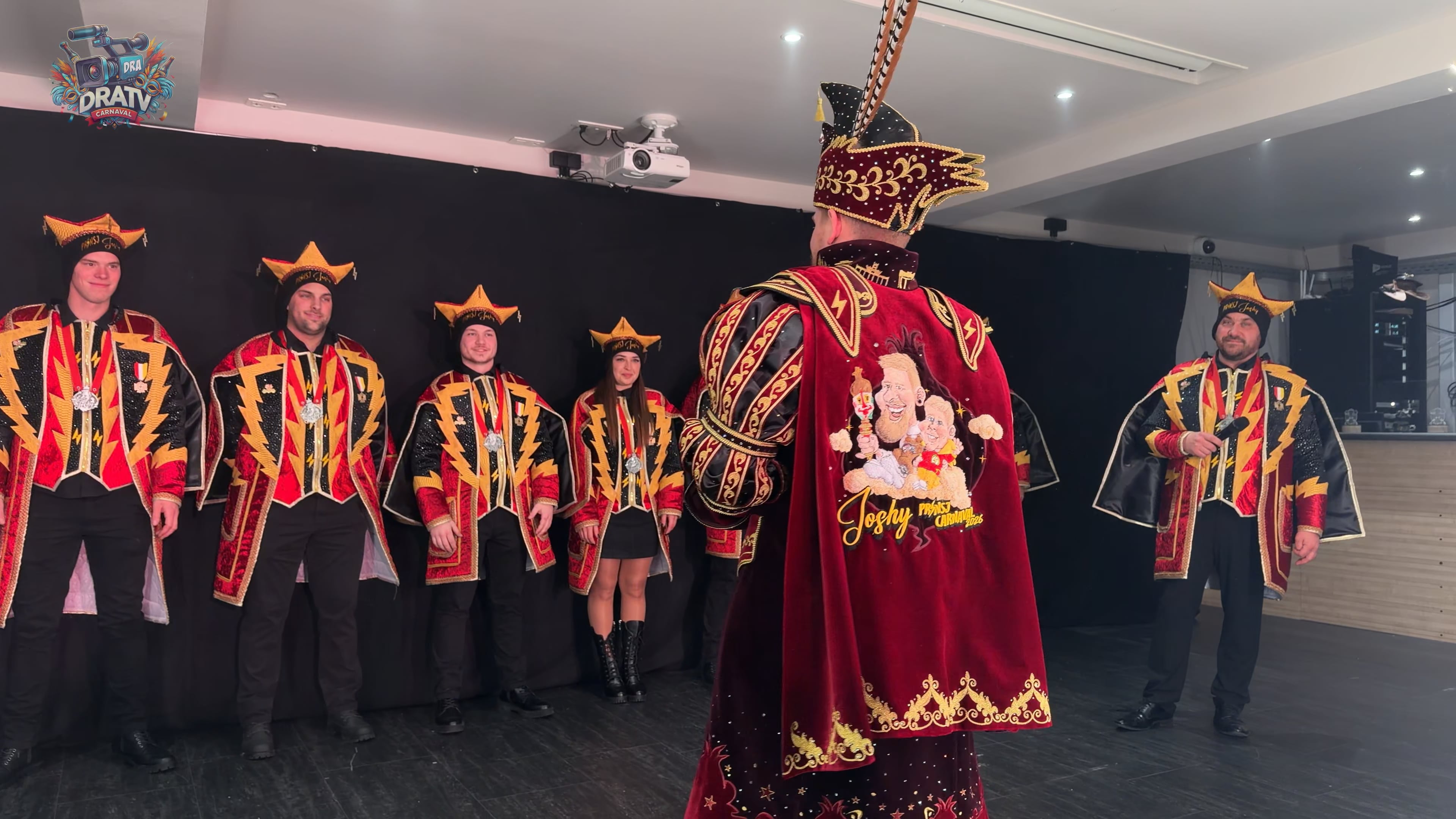 Prins Joshy stelde zijn kostuum voor in de Kat