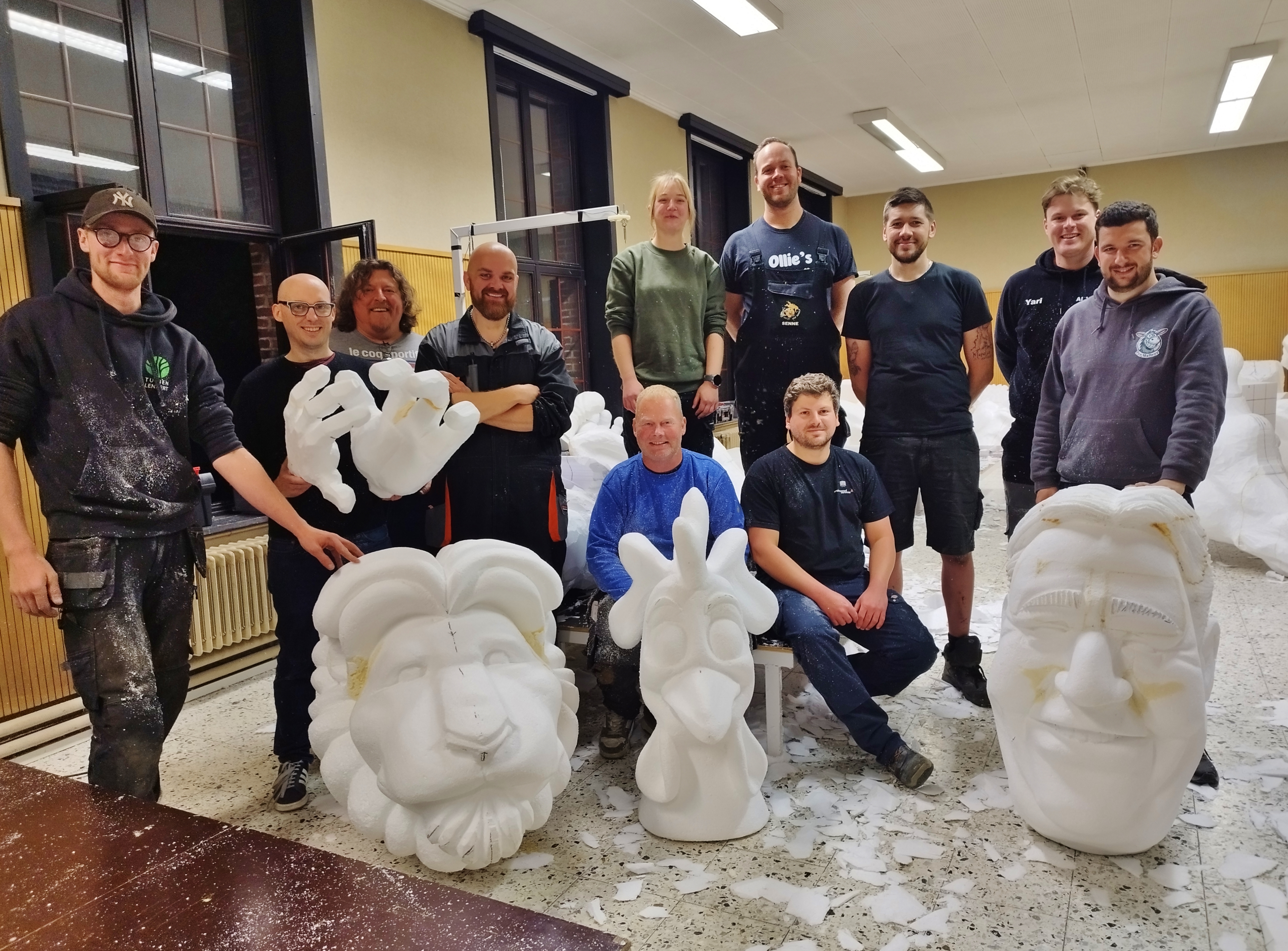 Aalst Carnaval 2026/2027 - Bezoek aan de 'Aalsterse Academie voor Carnavalskunsten: cursus Werken met Piepschuim (Isomo)'!