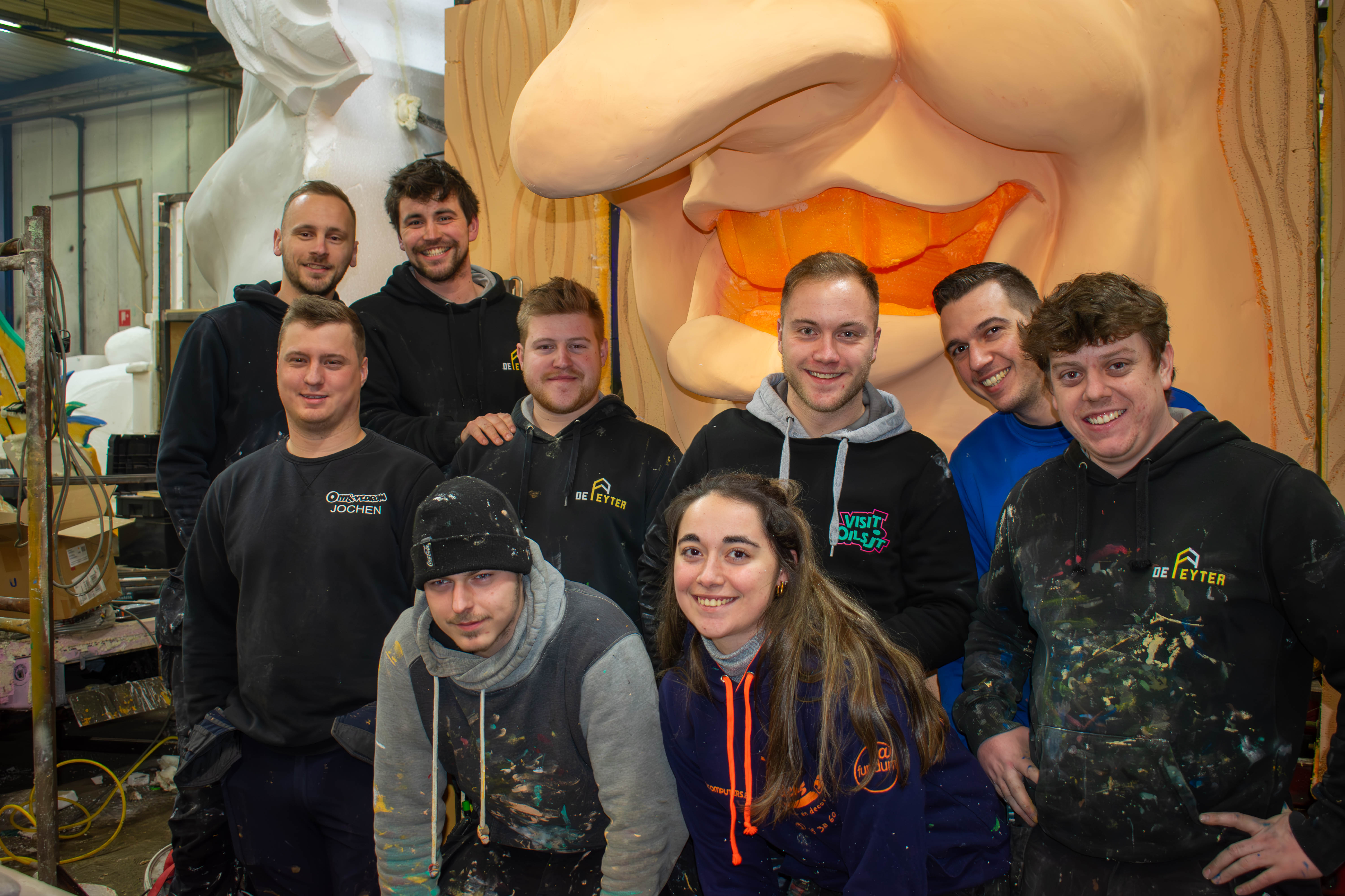 Aalst Carnaval 2025 - Stoetthema AKV Om En Vedrom: 'W'emmen ons poilen verschoeten, na speltj ‘t stadsbestier alliejn nog me ons voeten. Mor w'emmen der gralek van genoeten'