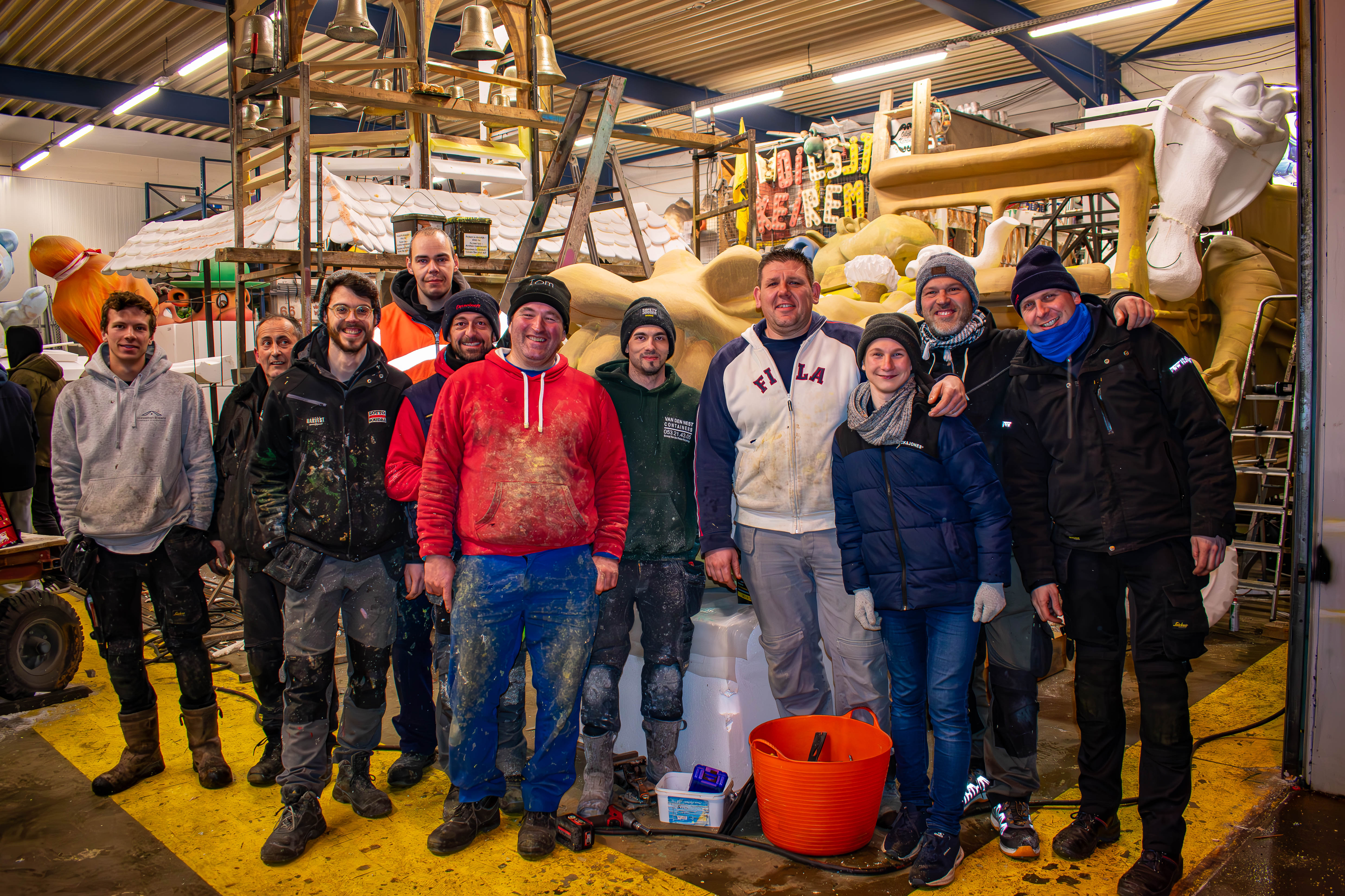 Aalst Carnaval 2025 - Stoetthema AKV Oeverboeft: 'Oilsjt werd wildj!'