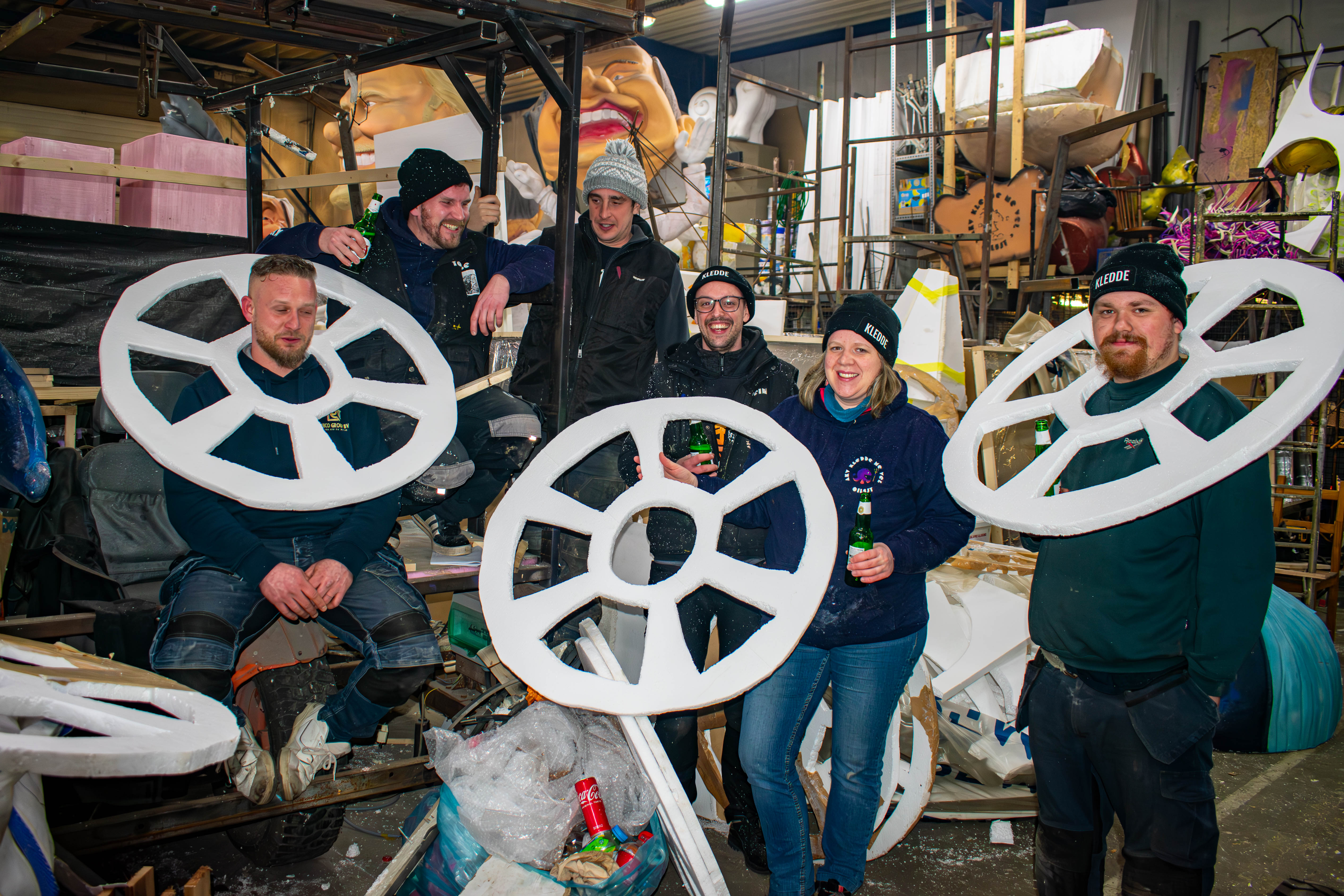 Aalst Carnaval 2025 - Stoetthema AKV Kledde Mé Vel: 'Carnaval Oilsjt overgenomen door AI'